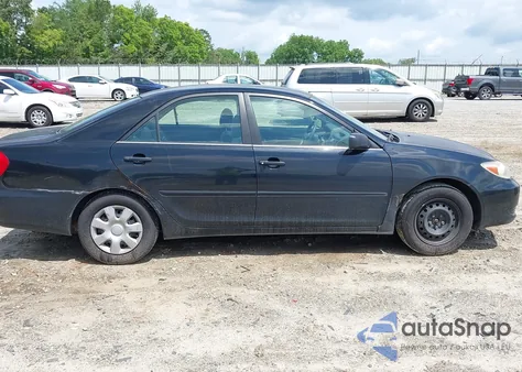 2003 Toyota Camry Le z USA, uszkodzony, nr VIN 4T1BE32K23U148976
